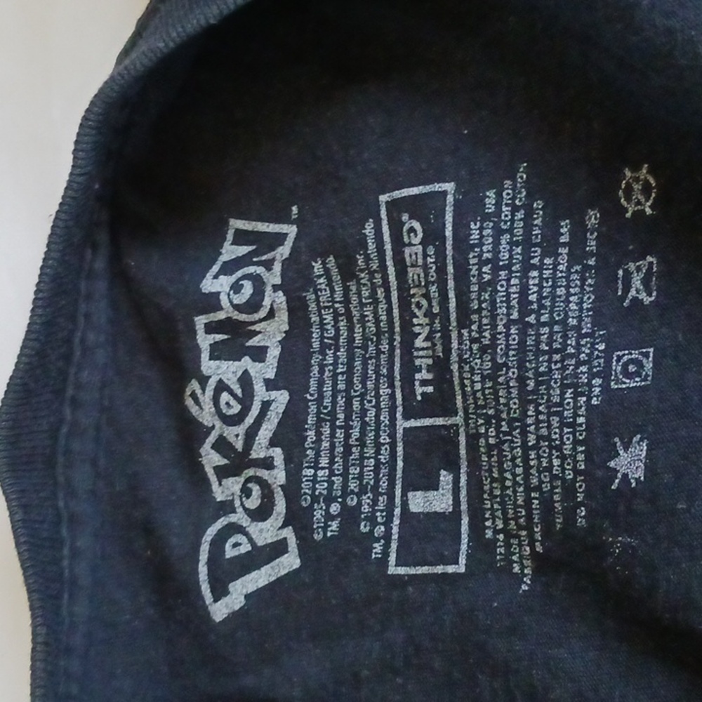 Pokemon Pikachu T-shirt Think Geek Size Large - Picture 7 of 12